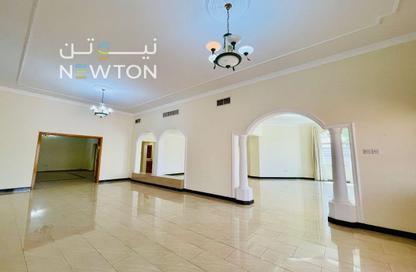 Compound - 4 Bedrooms - 6 Bathrooms for rent in Saar - Northern Governorate