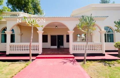 Compound - 4 Bedrooms - 6 Bathrooms for rent in Saar - Northern Governorate