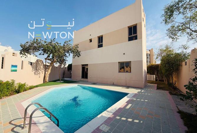 989353 - Property Image 3