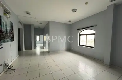 مكتب - 2 غرف نوم - 1 حمام للايجار في الجنبية - المحافظة الشمالية