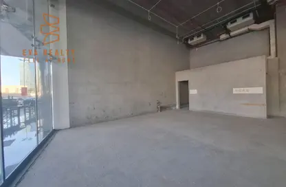 Shop - Studio - 2 Bathrooms for rent in Manama Downtown - Manama - Capital Governorate