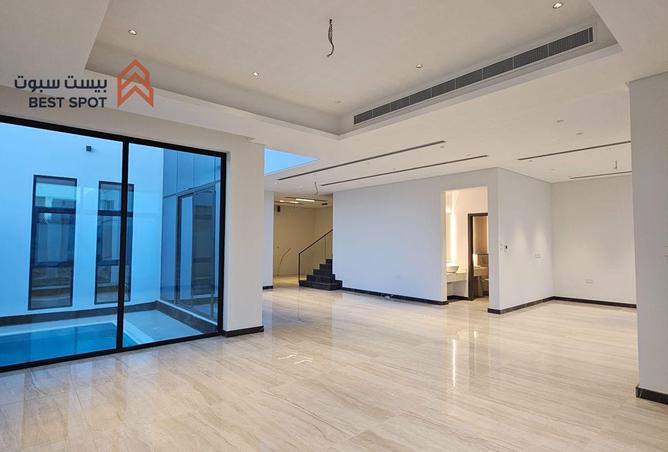 981678 - Property Image 2