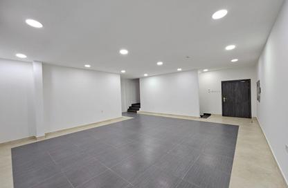 Duplex - 5 Bedrooms - 4 Bathrooms for rent in Saar - Northern Governorate