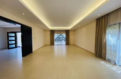 Compound - 5 Bedrooms - 5 Bathrooms for rent in Saar - Northern Governorate