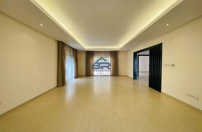 Compound - 5 Bedrooms - 5 Bathrooms for rent in Saar - Northern Governorate