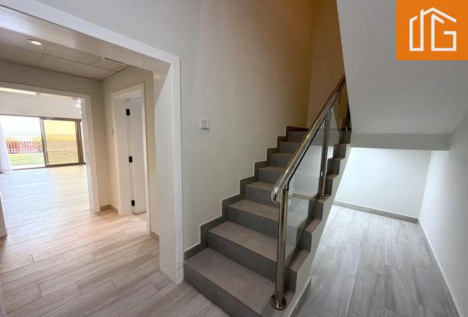 989051 - Property Image 2