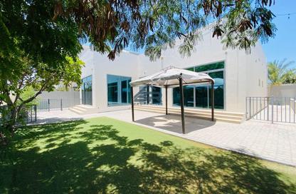 Compound - 4 Bedrooms - 3 Bathrooms for rent in Saar - Northern Governorate