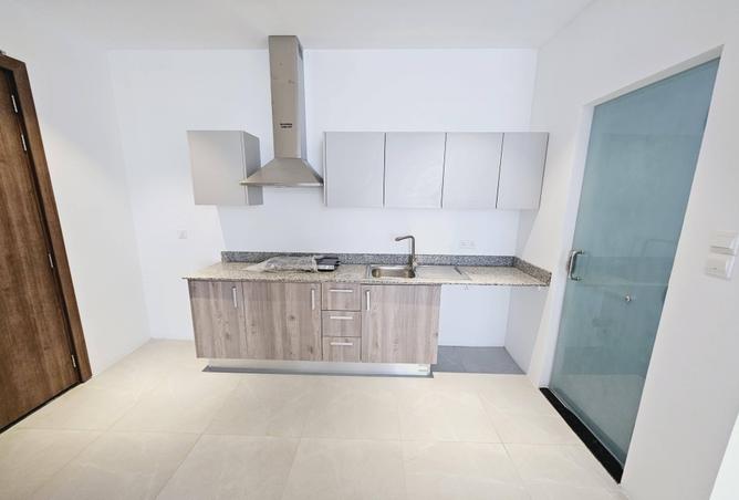 996587 - Property Image 3