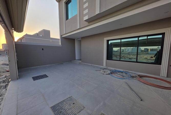 1002867 - Property Image 2