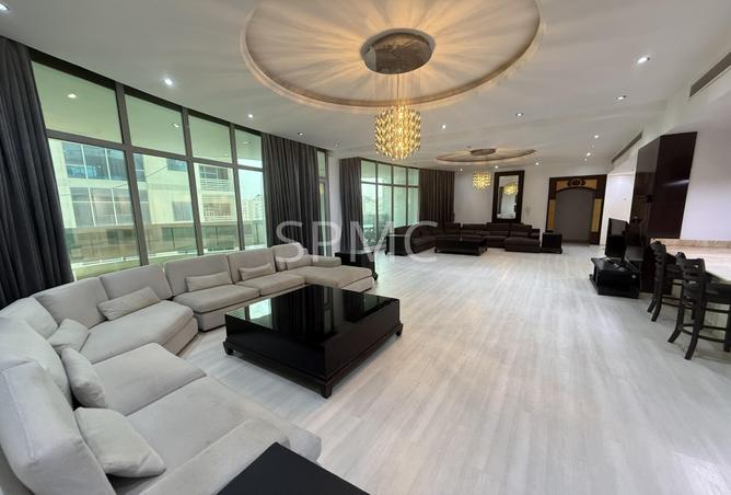 985031 - Property Image 2