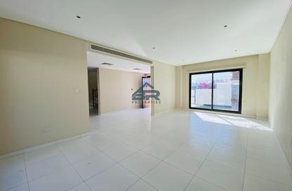 Compound - 4 Bedrooms - 4 Bathrooms for rent in Saar - Northern Governorate