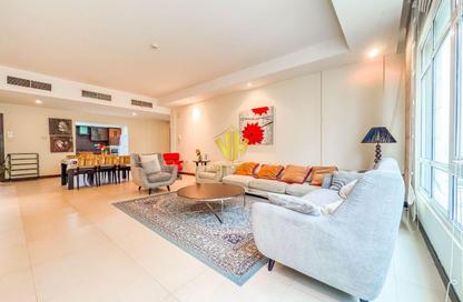 Apartment - 2 Bedrooms - 3 Bathrooms for rent in Al Juffair - Capital Governorate