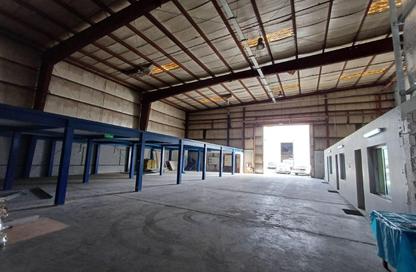 Warehouse - Studio - 4 Bathrooms for rent in Tubli - Central Governorate