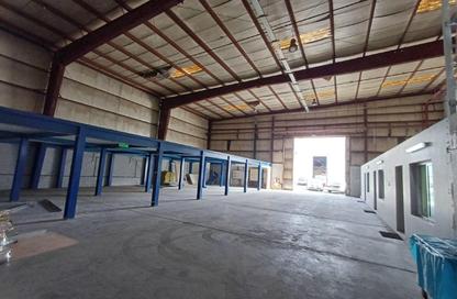 Warehouse - Studio - 4 Bathrooms for rent in Tubli - Central Governorate