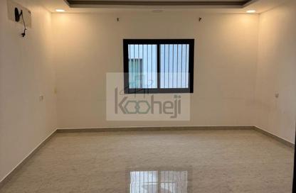 Apartment - 5 Bedrooms - 4 Bathrooms for sale in Hamad Town - Northern Governorate