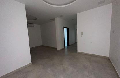 Office Space - 2 Bedrooms - 2 Bathrooms for rent in Hamad Town - Northern Governorate