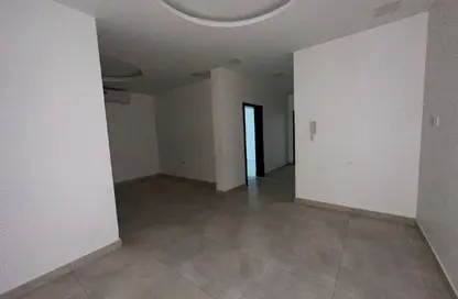 Office Space - 2 Bedrooms - 2 Bathrooms for rent in Hamad Town - Northern Governorate