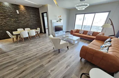 Apartment - 2 Bedrooms - 2 Bathrooms for rent in Janabiya - Northern Governorate