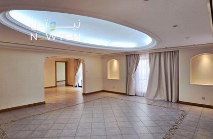 Villa - 4 - 4 for rent in Um Al Hasam - Manama - Capital Governorate Villa - 4 - 4 for rent in Um Al Hasam - Manama - Capital Governorate