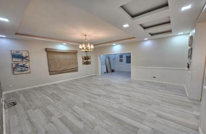 Villa - 7+ - 7+ for sale in Arad - Muharraq Governorate