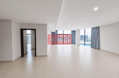 Apartment - 3 Bedrooms - 5 Bathrooms for rent in Reef Island - Capital Governorate