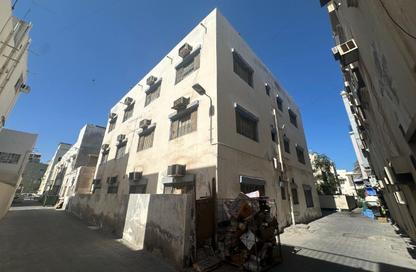 عمارة بالكامل - 4 غرف نوم - 2 حمامات للبيع في أم الحصم - المنامة - محافظة العاصمة