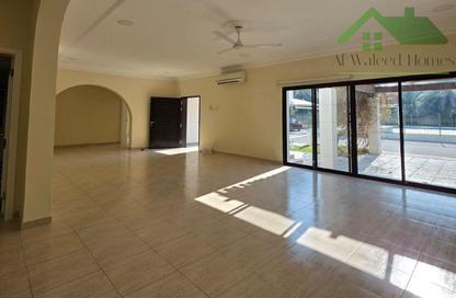 Villa - 3 Bedrooms - 4 Bathrooms for rent in Sanad - Central Governorate