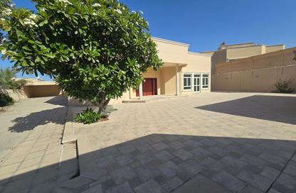Villa - 4 Bedrooms - 5 Bathrooms for rent in Saar - Northern Governorate