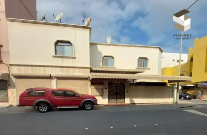 فيلا - 4 غرف نوم - 7 حمامات للبيع في قلالي - المحرق