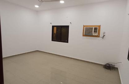 Villa - 4 Bedrooms - 3 Bathrooms for rent in Arad - Muharraq Governorate