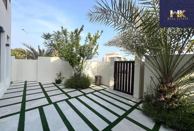 998042 - Property Image 2