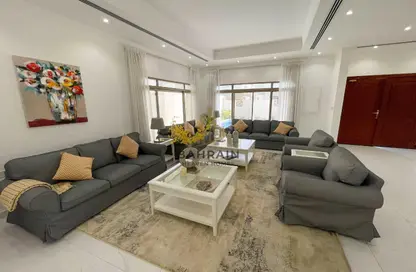 Villa - 4 Bedrooms - 5 Bathrooms for rent in Saar - Northern Governorate