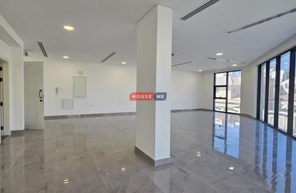 Office Space - Studio - 2 Bathrooms for rent in Bu Ashira - Capital Governorate