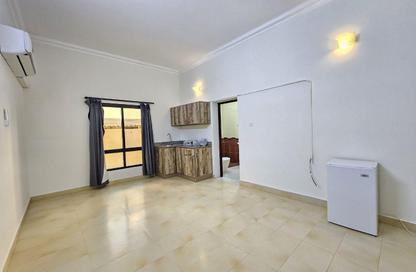 Apartment - Studio - 1 Bathroom for rent in Janabiya - Northern Governorate