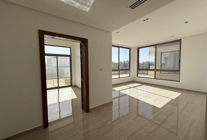 996068 - Property Image 2