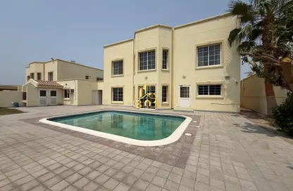 Compound - 5 Bedrooms - 5 Bathrooms for rent in Janabiya - Northern Governorate