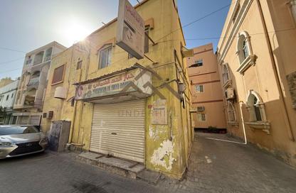 عمارة بالكامل - استوديو - 4 حمامات للايجار في الحد - المحرق