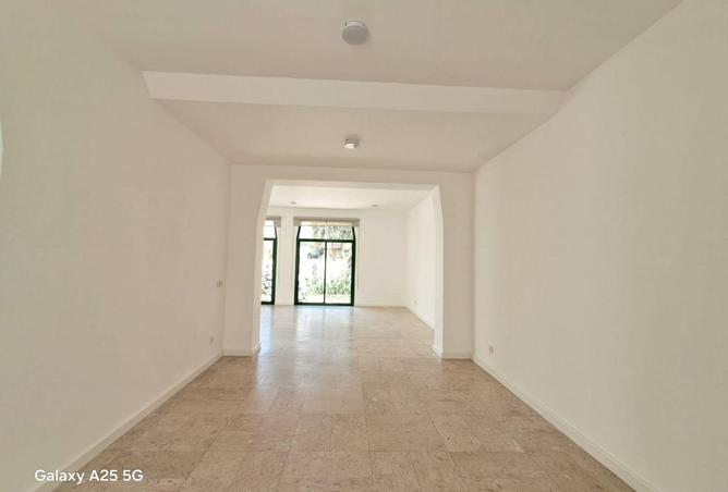 52855410 - Property Image 3