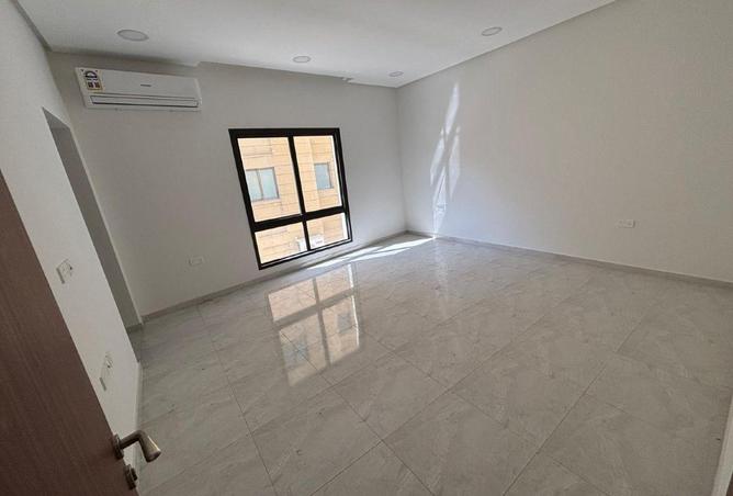 993906 - Property Image 2