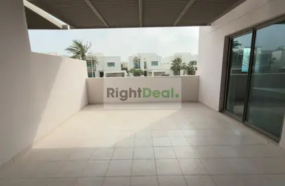 شقة - 2 غرف نوم - 2 حمامات للبيع في جزيرة تالا - أمواج - المحرق