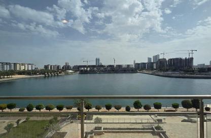 Apartment - 2 Bedrooms - 3 Bathrooms for rent in Reef Island - Capital Governorate