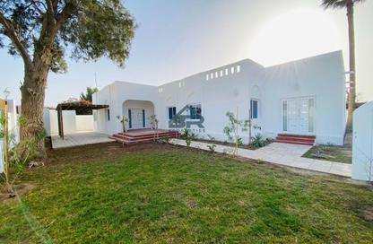 Compound - 4 Bedrooms - 4 Bathrooms for rent in Saar - Northern Governorate