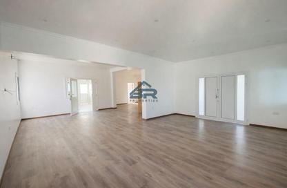 Compound - 4 Bedrooms - 4 Bathrooms for rent in Saar - Northern Governorate