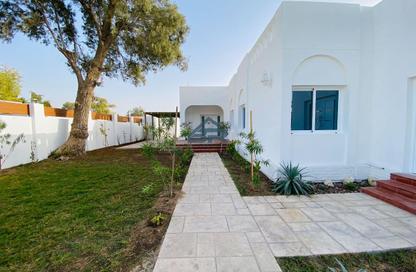 Compound - 4 Bedrooms - 4 Bathrooms for rent in Saar - Northern Governorate