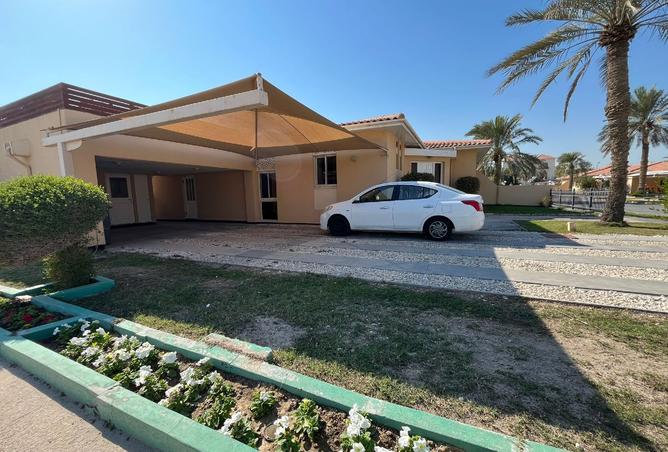 988414 - Property Image 2