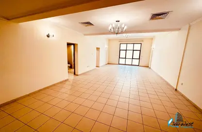 Apartment - 3 Bedrooms - 3 Bathrooms for rent in Sanabis - Manama - Capital Governorate