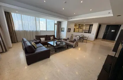 Apartment - 2 Bedrooms - 3 Bathrooms for rent in Al Juffair - Capital Governorate