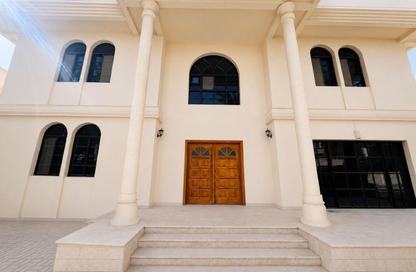 Villa - 4 Bedrooms - 6 Bathrooms for rent in Mahooz - Manama - Capital Governorate