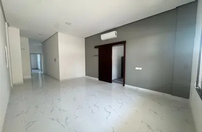 Apartment - 3 Bedrooms - 2 Bathrooms for rent in Maqabah - Northern Governorate