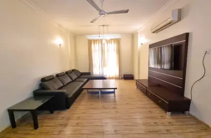 Apartment - 2 Bedrooms - 2 Bathrooms for rent in Janabiya - Northern Governorate